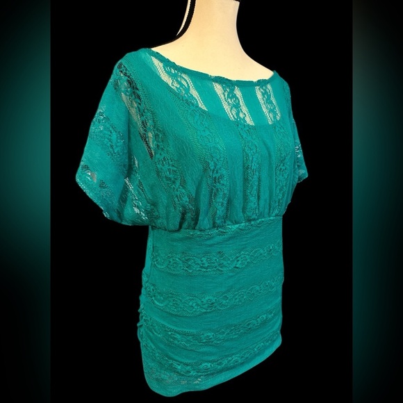 Elegant Teal Lace Top - Picture 2 of 6